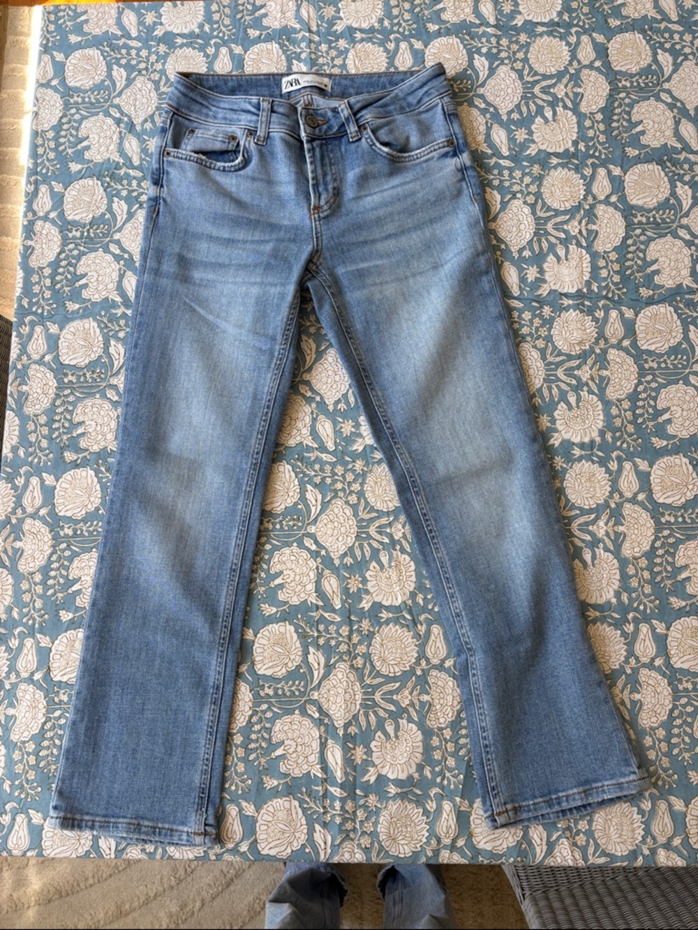 Zara Light Blue cropped Flared Jeans sz4